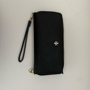 Tory Burch Black Robinson Zip Wallet